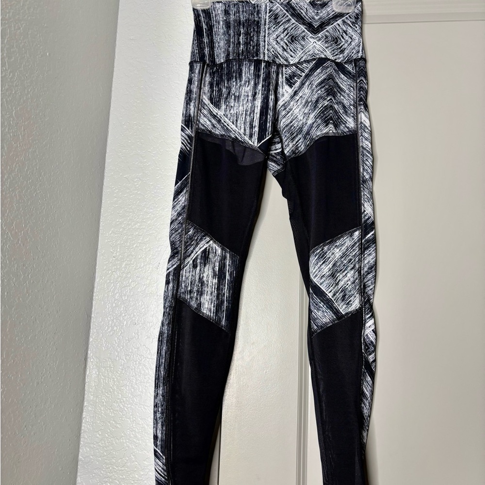 Lululemon Black and White leggings